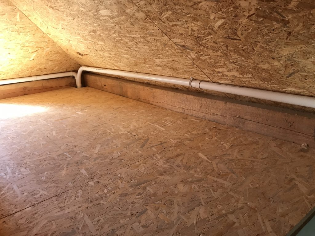 Pętla Retraflex na strychu, czyli sposób na ułożenie instalacji węża chowanego do rurociągu nawet nawet bez warstwy izolacji na poddaszu